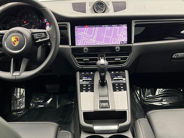 Photo of 2022 Night Blue Porsche Macan
