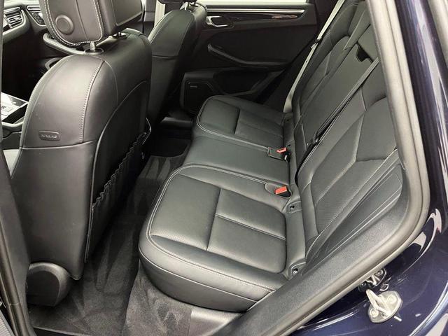 Photo of 2022 Night Blue Porsche Macan