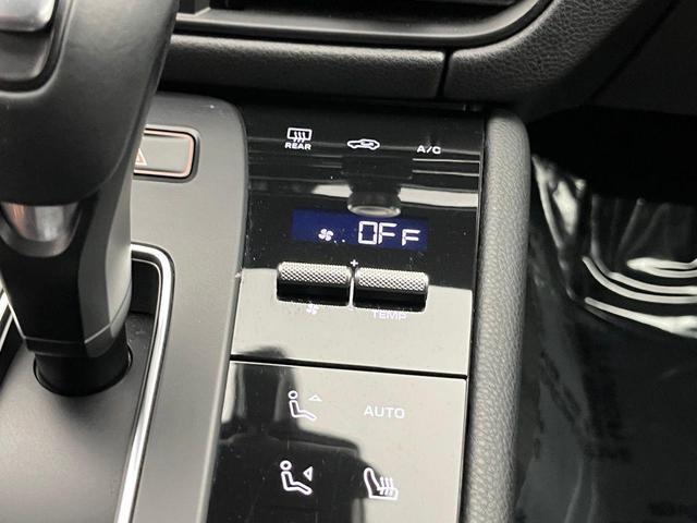 Photo of 2022 Night Blue Porsche Macan