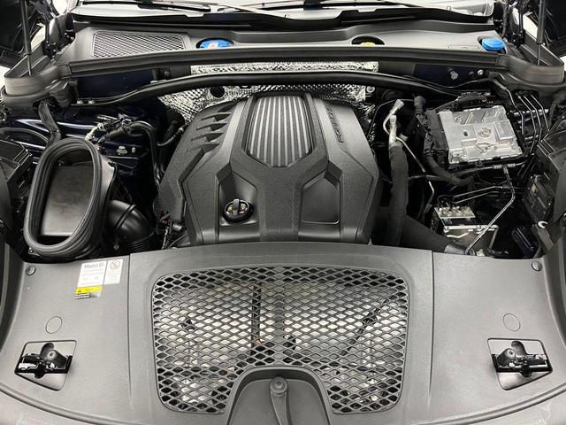 Photo of 2022 Night Blue Porsche Macan