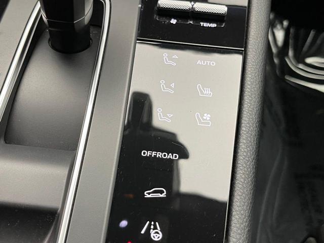 Photo of 2022 Night Blue Porsche Macan