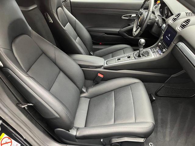 Photo of 2024 Jet Black Metallic Porsche 718 Boxster