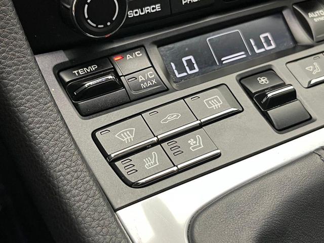 Photo of 2024 Jet Black Metallic Porsche 718 Boxster
