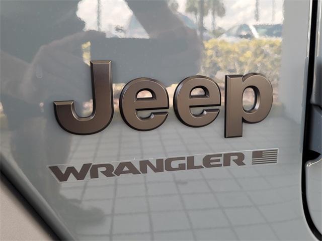 Photo of 2025 Anvil Clearcoat Jeep Wrangler