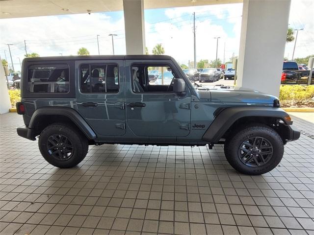 Photo of 2025 Anvil Clearcoat Jeep Wrangler