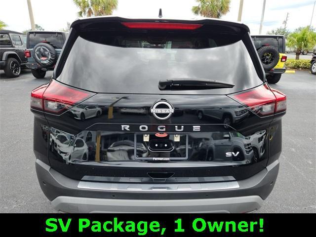 Photo of 2022 Black Nissan Rogue