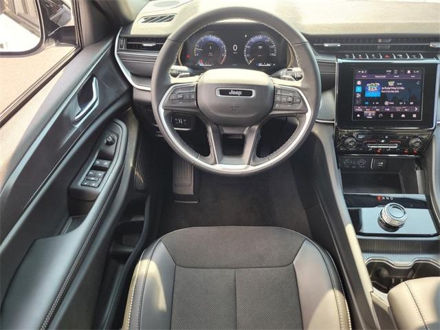 Photo of 2025 Bright White Clearcoat Jeep Grand Cherokee L