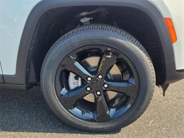 Photo of 2025 Bright White Clearcoat Jeep Grand Cherokee L