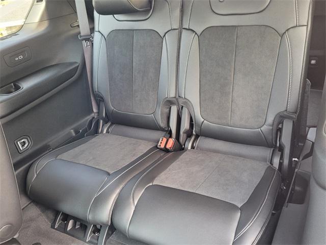 Photo of 2025 Bright White Clearcoat Jeep Grand Cherokee L