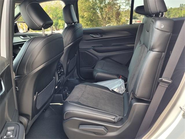 Photo of 2025 Bright White Clearcoat Jeep Grand Cherokee L