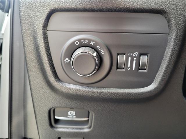 Photo of 2025 Bright White Clearcoat Jeep Grand Cherokee L