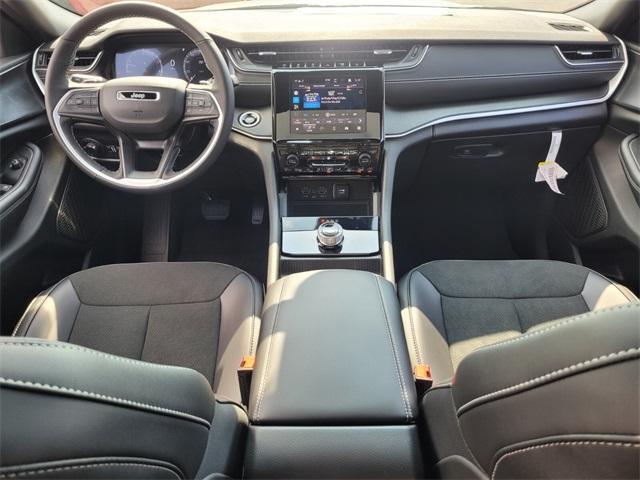 Photo of 2025 Bright White Clearcoat Jeep Grand Cherokee L