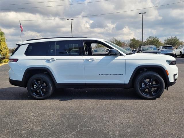 Photo of 2025 Bright White Clearcoat Jeep Grand Cherokee L