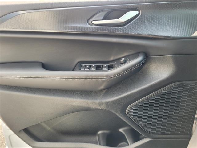 Photo of 2025 Bright White Clearcoat Jeep Grand Cherokee L