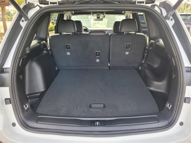 Photo of 2025 Bright White Clearcoat Jeep Grand Cherokee