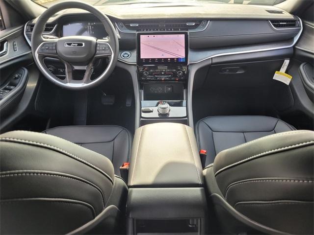 Photo of 2025 Bright White Clearcoat Jeep Grand Cherokee