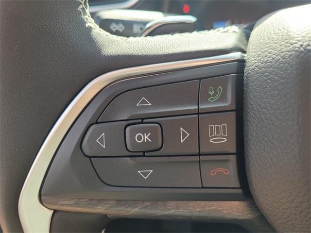 Photo of 2025 Bright White Clearcoat Jeep Grand Cherokee