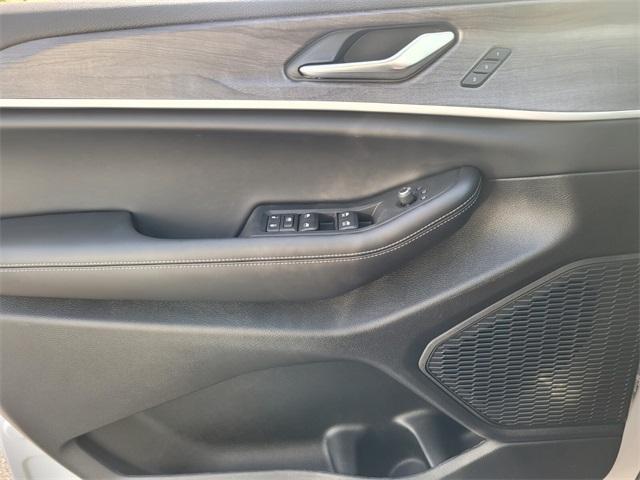 Photo of 2025 Bright White Clearcoat Jeep Grand Cherokee
