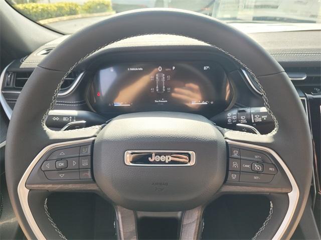 Photo of 2025 Bright White Clearcoat Jeep Grand Cherokee