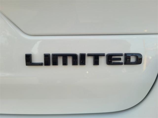 Photo of 2025 Bright White Clearcoat Jeep Grand Cherokee