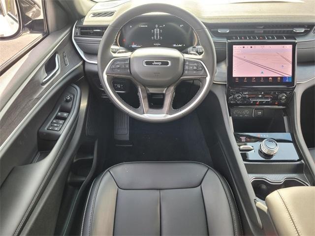 Photo of 2025 Bright White Clearcoat Jeep Grand Cherokee