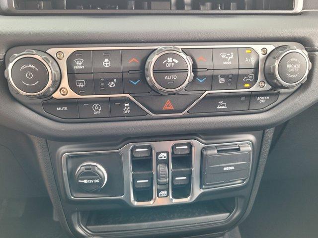 Photo of 2025 Anvil Clearcoat Jeep Gladiator