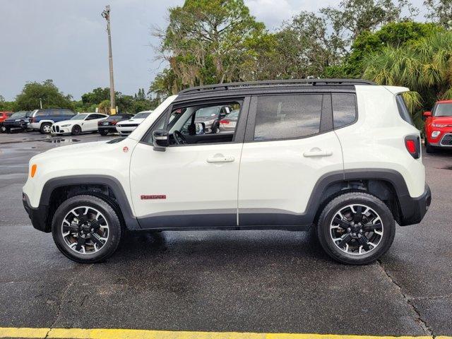 Photo of 2023 Alpine White Clearcoat Jeep Renegade