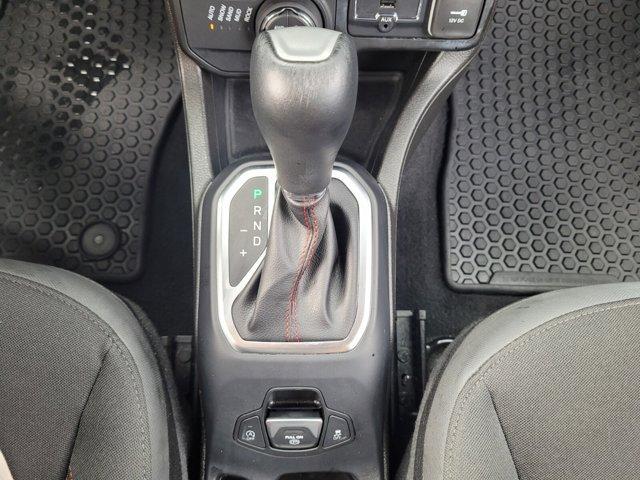 Photo of 2023 Alpine White Clearcoat Jeep Renegade