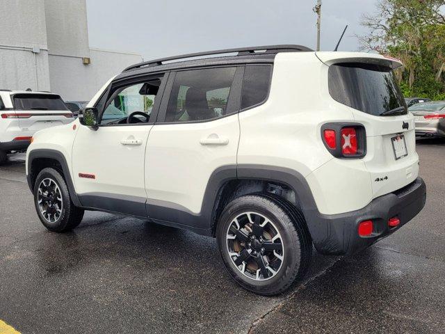 Photo of 2023 Alpine White Clearcoat Jeep Renegade