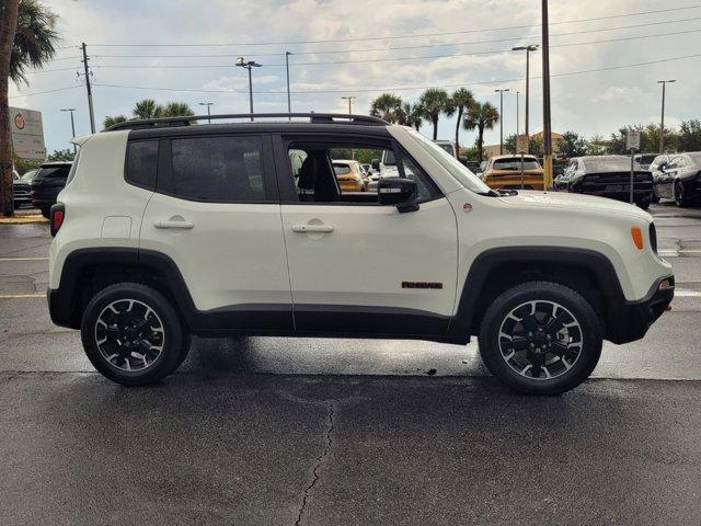 Photo of 2023 Alpine White Clearcoat Jeep Renegade