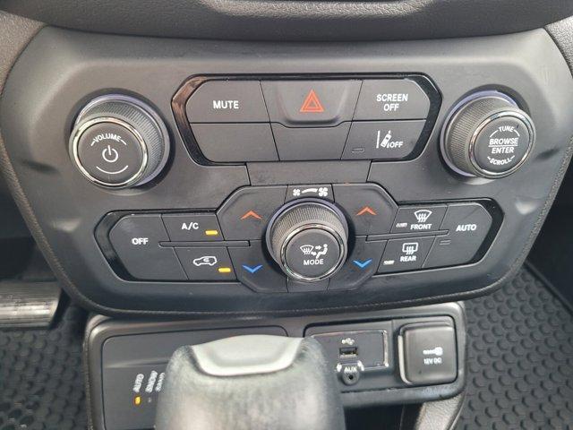 Photo of 2023 Alpine White Clearcoat Jeep Renegade