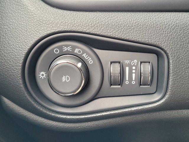 Photo of 2023 Alpine White Clearcoat Jeep Renegade