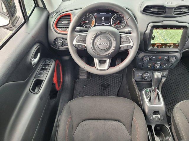 Photo of 2023 Alpine White Clearcoat Jeep Renegade
