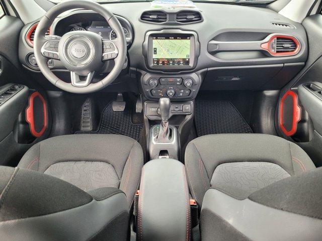 Photo of 2023 Alpine White Clearcoat Jeep Renegade