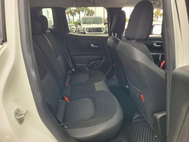 Photo of 2023 Alpine White Clearcoat Jeep Renegade