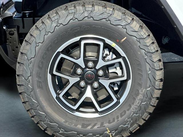 Photo of 2025 Bright White Clearcoat Jeep Wrangler