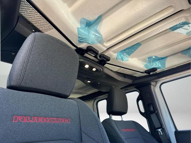 Photo of 2025 Bright White Clearcoat Jeep Wrangler