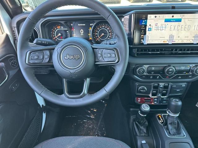 Photo of 2025 Bright White Clearcoat Jeep Wrangler