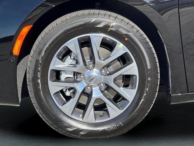 Photo of 2025 Diamond Black Chrysler Pacifica Hybrid