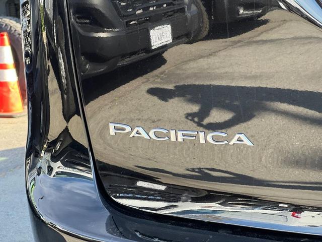 Photo of 2025 Diamond Black Chrysler Pacifica Hybrid