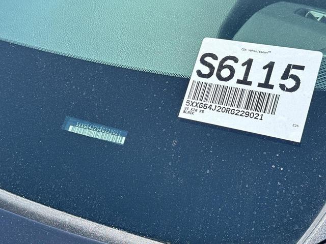 Photo of 2024 Ebony Black Kia K5