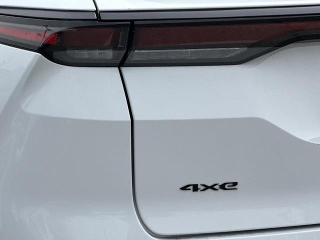 Photo of 2025 Bright White Clearcoat Jeep Wagoneer S