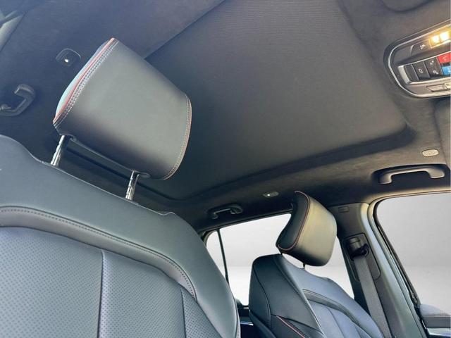 Photo of 2025 Diamond Black Jeep Wagoneer S