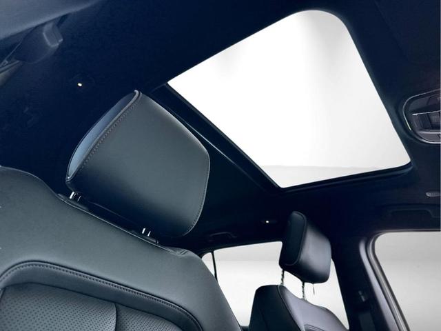 Photo of 2025 Bright White Clearcoat Jeep Wagoneer S