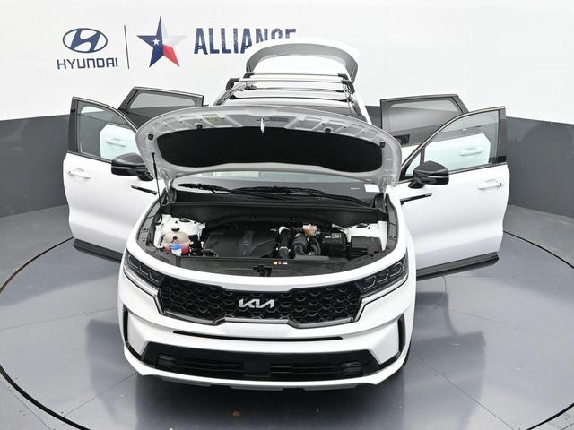 Photo of 2022 Glacial White Pearl Kia Sorento