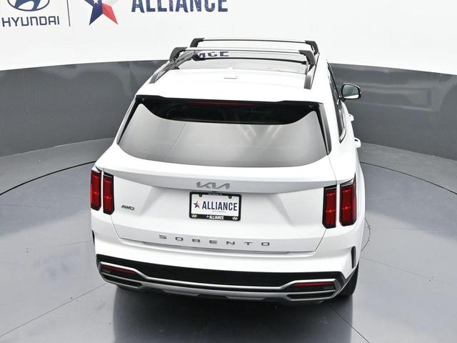 Photo of 2022 Glacial White Pearl Kia Sorento