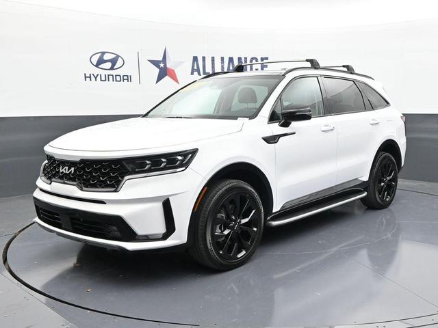 Photo of 2022 Glacial White Pearl Kia Sorento