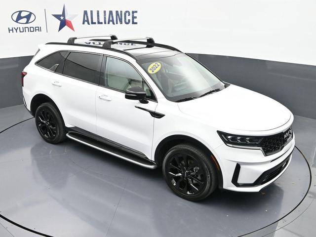 Photo of 2022 Glacial White Pearl Kia Sorento