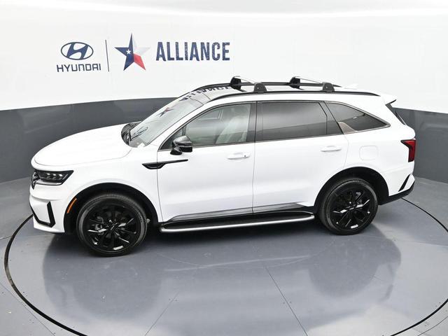 Photo of 2022 Glacial White Pearl Kia Sorento