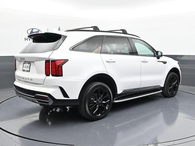 Photo of 2022 Glacial White Pearl Kia Sorento